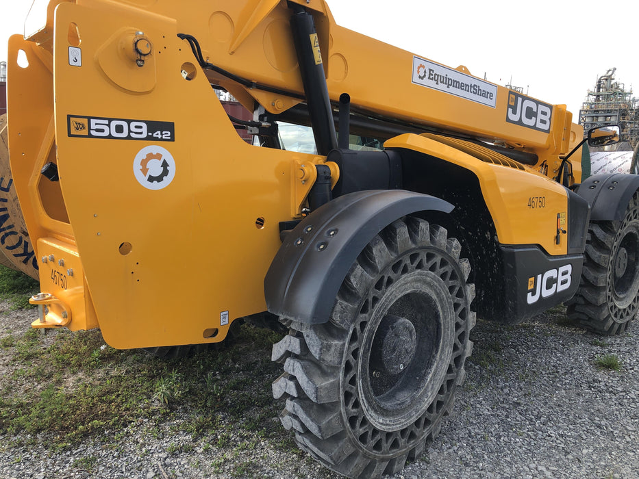 2019 JCB 509-42 Cab/Heat/Air, 74 HP, Solid Tires, STD Worklight, Beacon, Aux Hydraulics, Lifting Eye, Back up Alarm w/66" Carriage/60" Forks