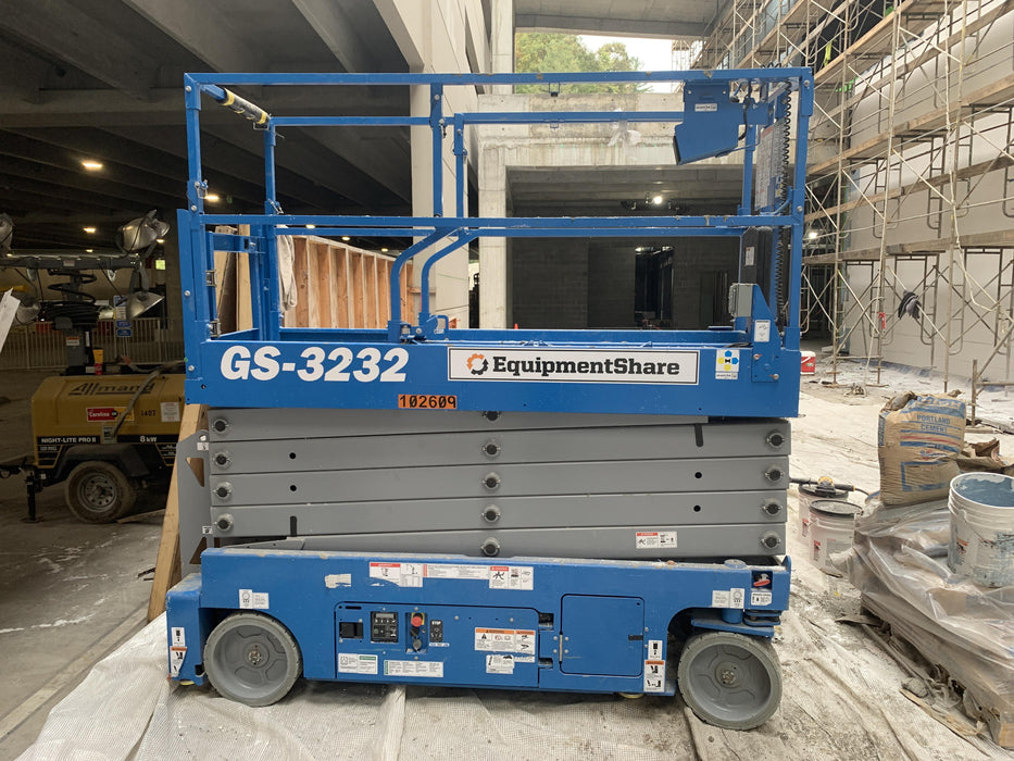 2020 Genie GS-3232 Standard, Folding half height swing gate, 800W Inverter