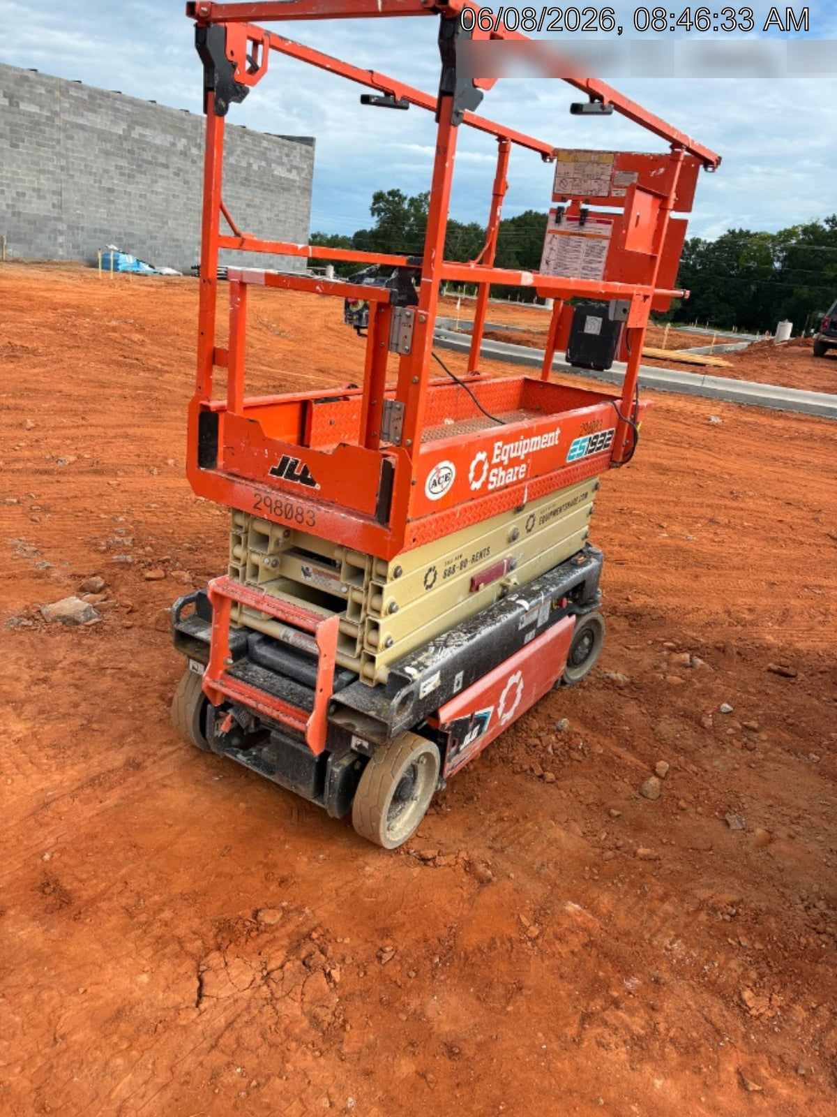 2023 JLG ES1932