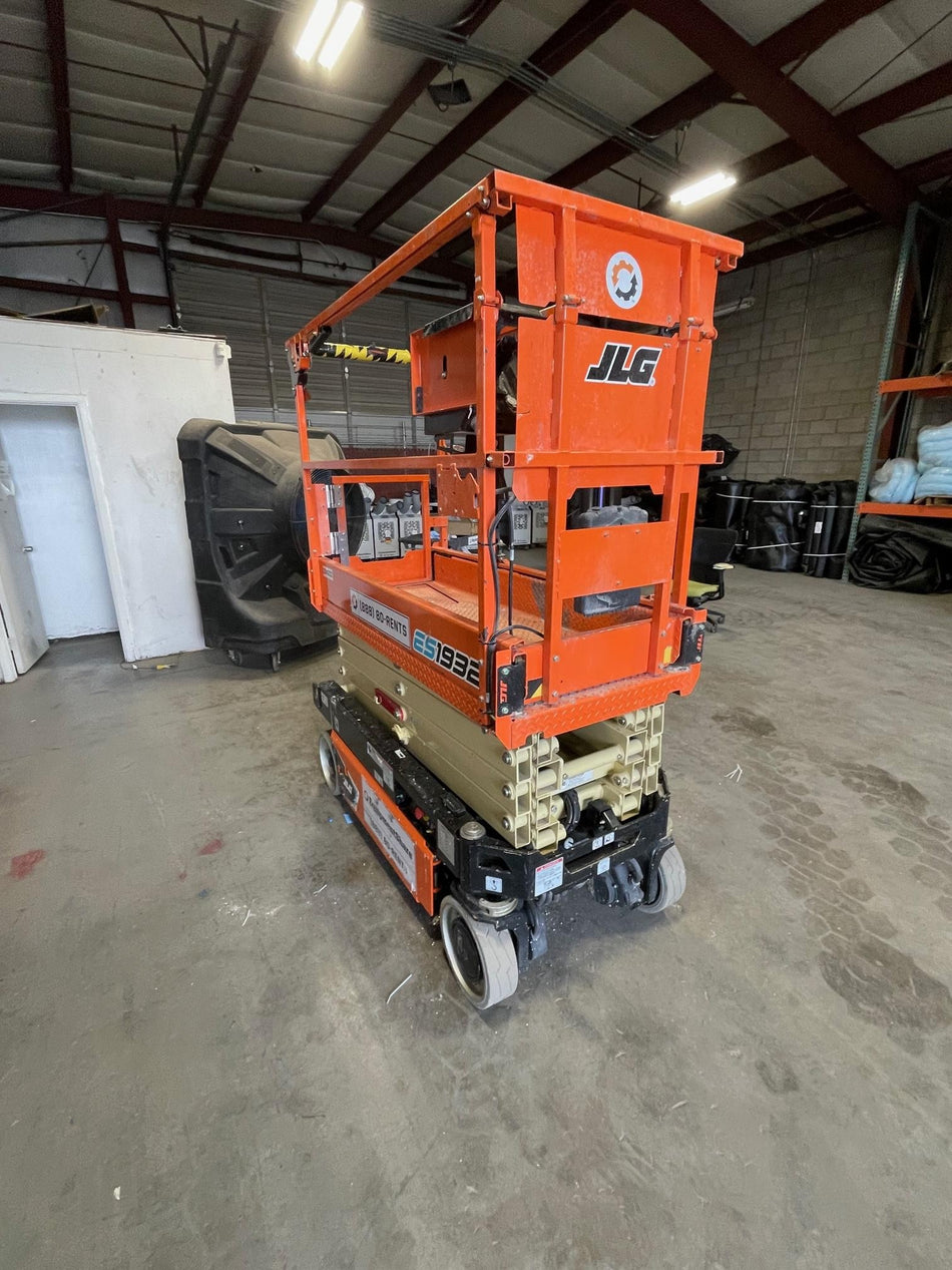 2022 JLG ES1932