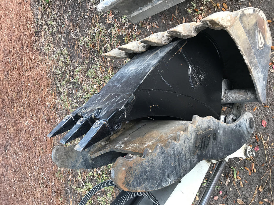 2019 Takeuchi TB260 Canopy, Standard Blade, Auxiliary hydraulics Manual QC, Hydraulic thumb, 12" ,18", 24" Bucket