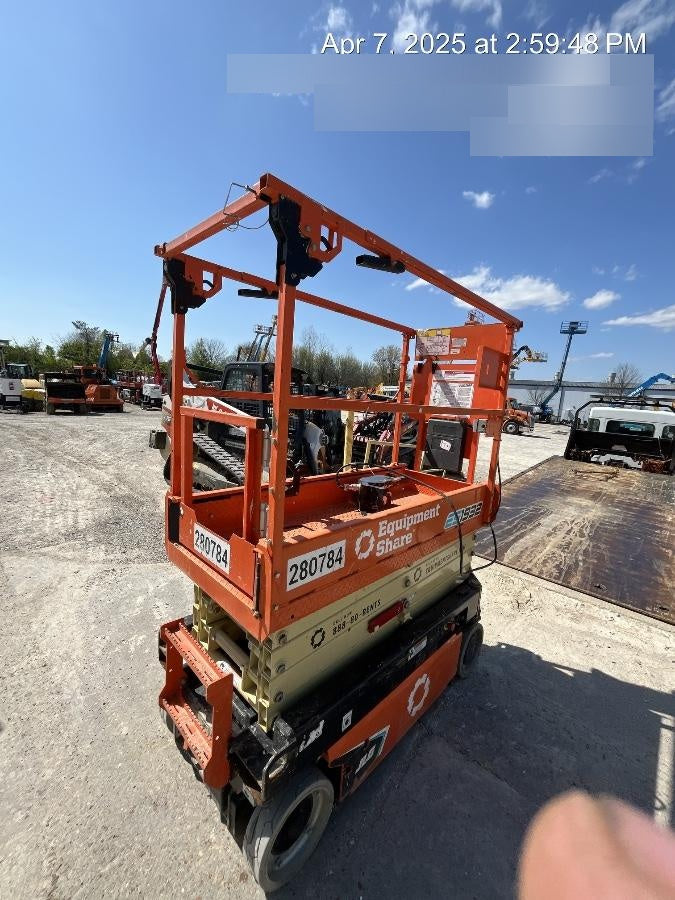 2022 JLG ES1932