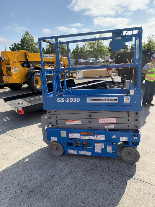 2020 Genie GS-1930 Solid Non Marking Tires, Beacon, Folding rails with half height swing gate, 800W Inverter