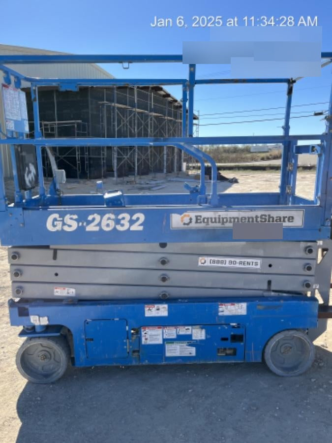 2019 Genie GS-2632 Folding rails with half height swing gate