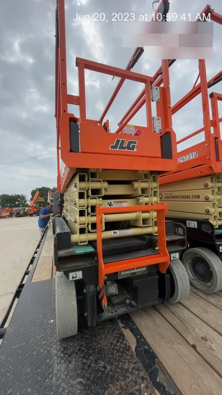 2023 JLG ES1932