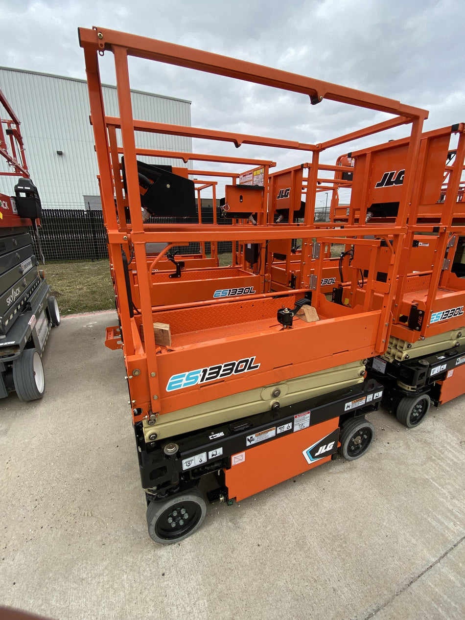 2021 JLG ES1330L