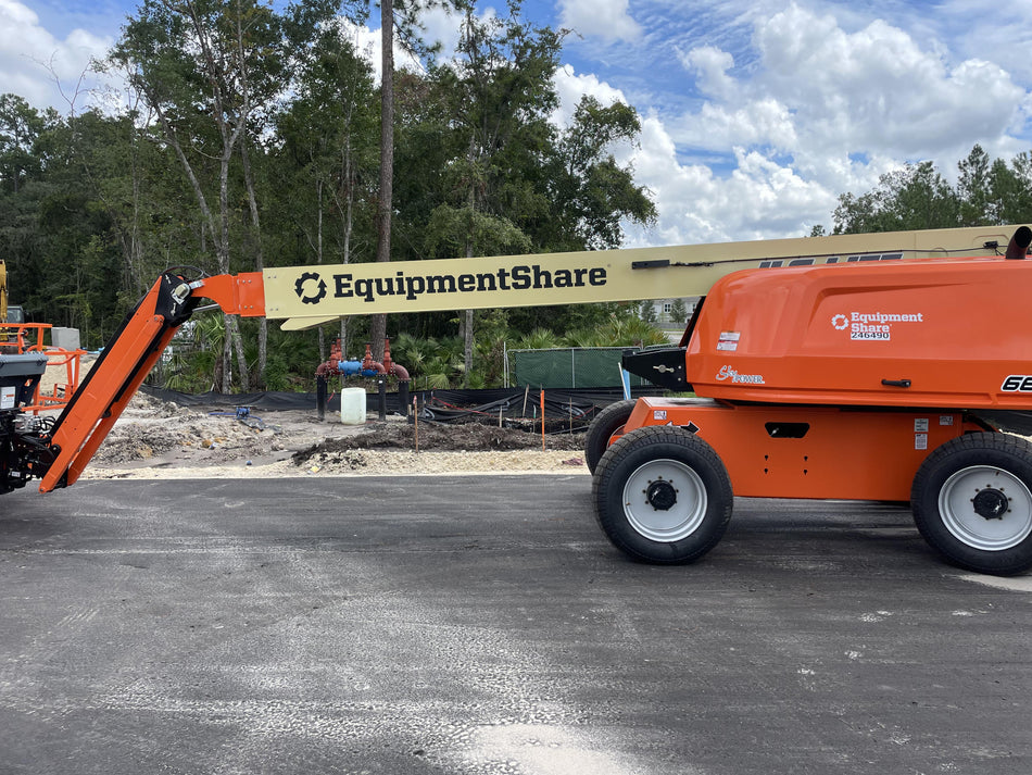 2022 JLG 660SJ