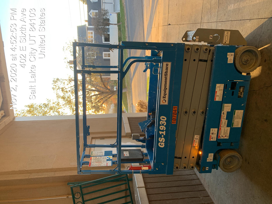 2020 Genie GS-1930 Solid Non Marking Tires, Beacon, Folding rails with half height swing gate, 800W Inverter