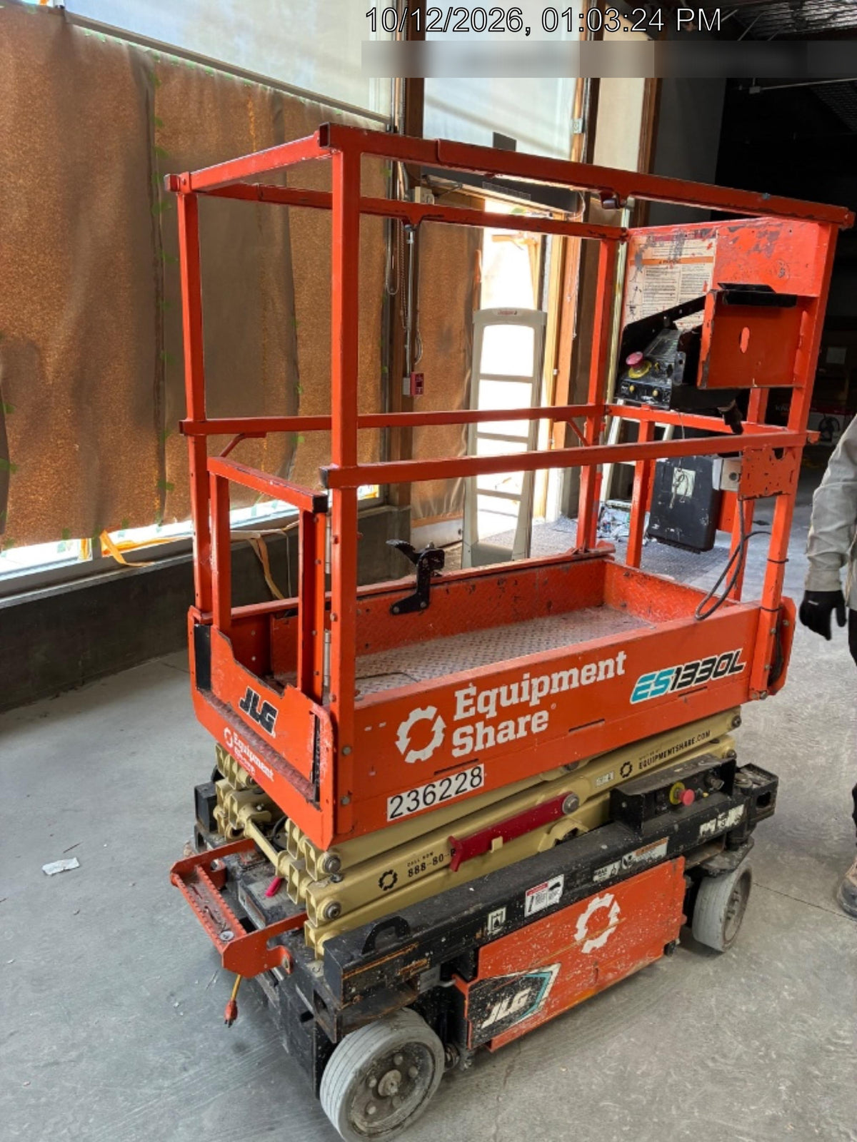 2022 JLG ES1330L