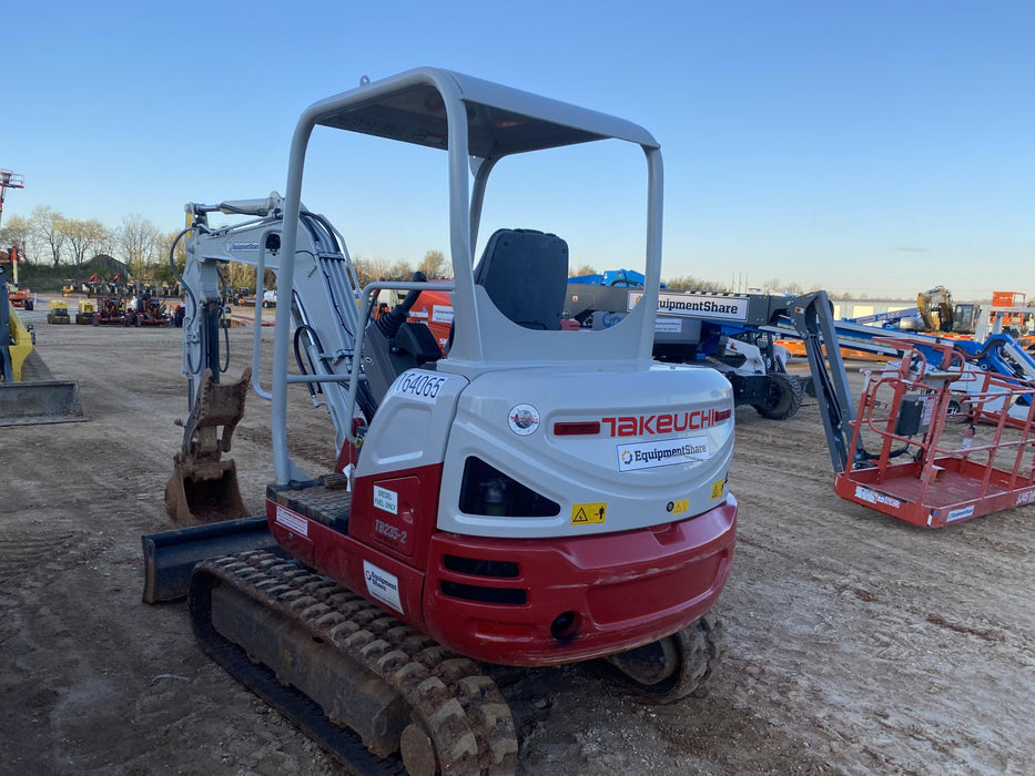 2021 TAKEUCHI TB235-2R