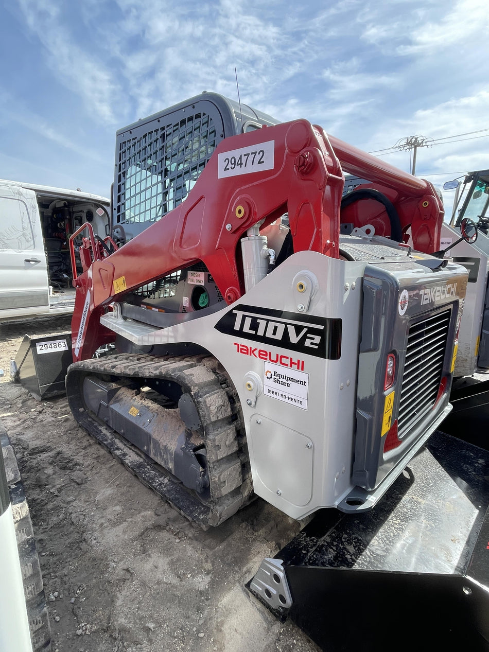 2023 TAKEUCHI TL10V2-CR
