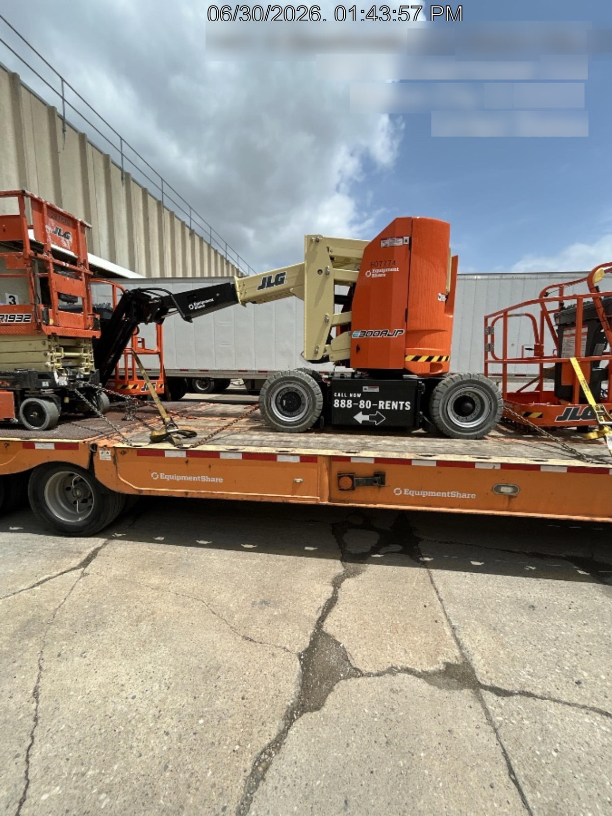 2025 JLG E300AJP