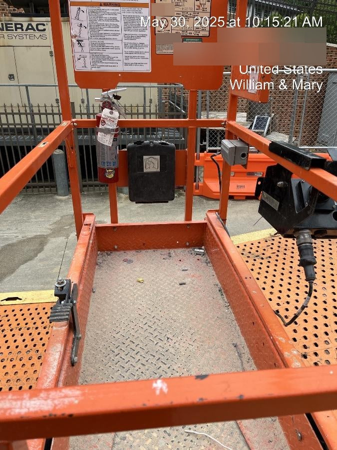 2022 JLG ES1330L