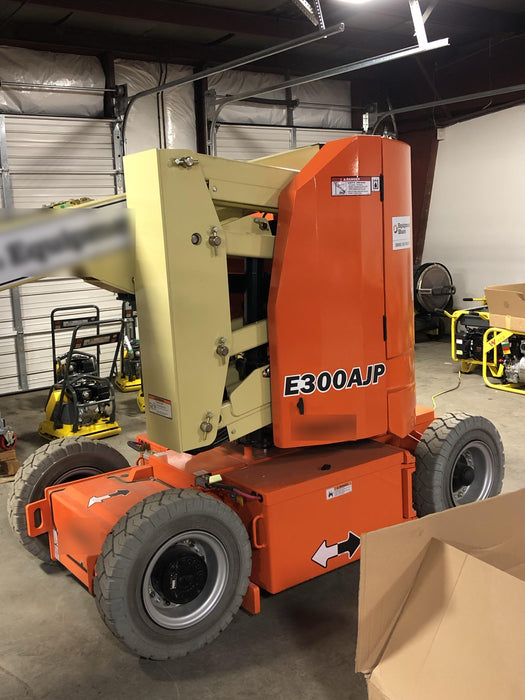 2019 JLG E300AJP
