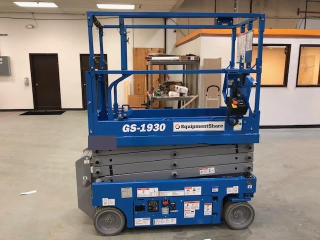2020 Genie GS-1930 Solid Non Marking Tires, Beacon, Folding rails with half height swing gate, 800W Inverter