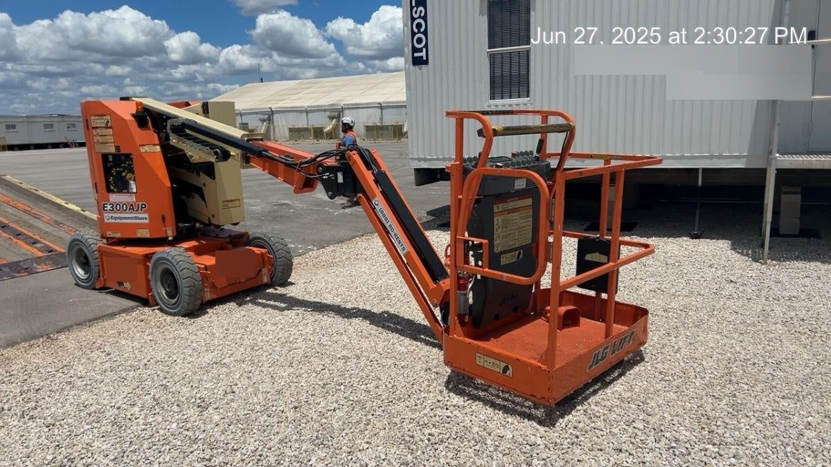 2019 JLG E300AJP