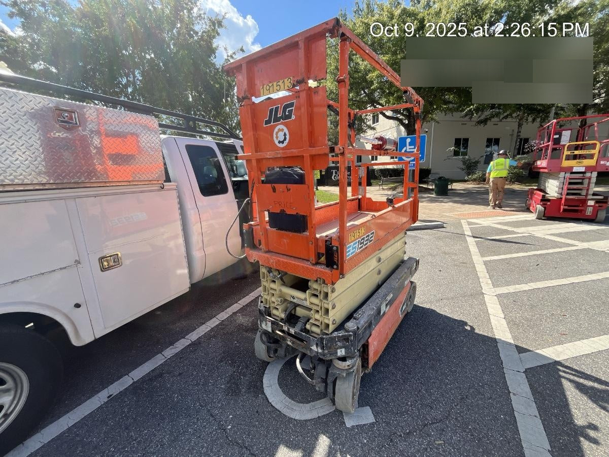 2021 JLG ES1932