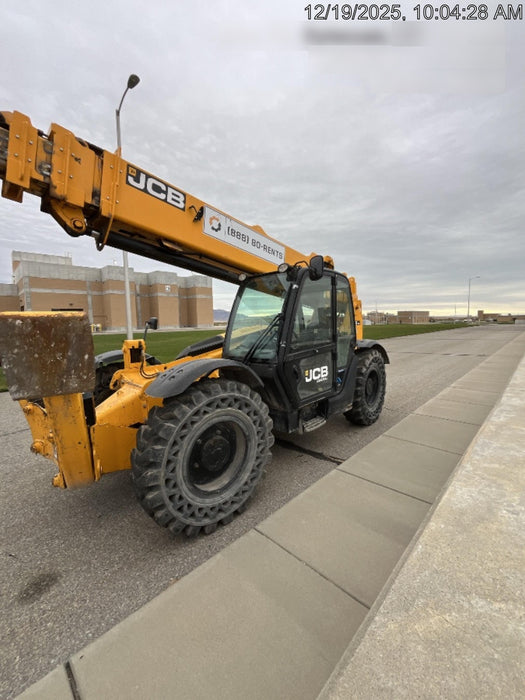 2020 JCB 512-56 Cab/Heat/Air, 109 HP, Solid Tires, STD Worklight, Beacon, Aux Hydraulics, Lifting Eye, Back up Alarm w/66" Carriage/60" Forks