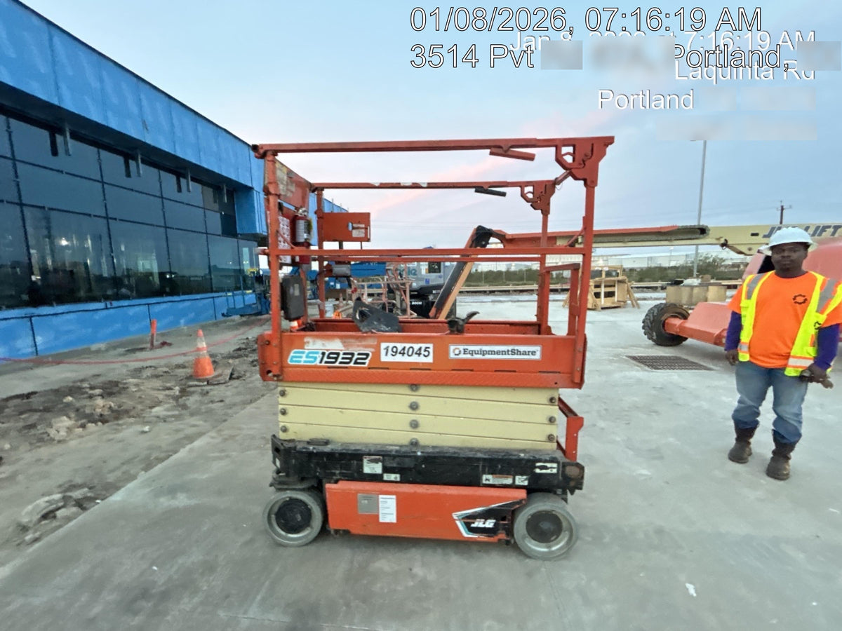 2021 JLG ES1932