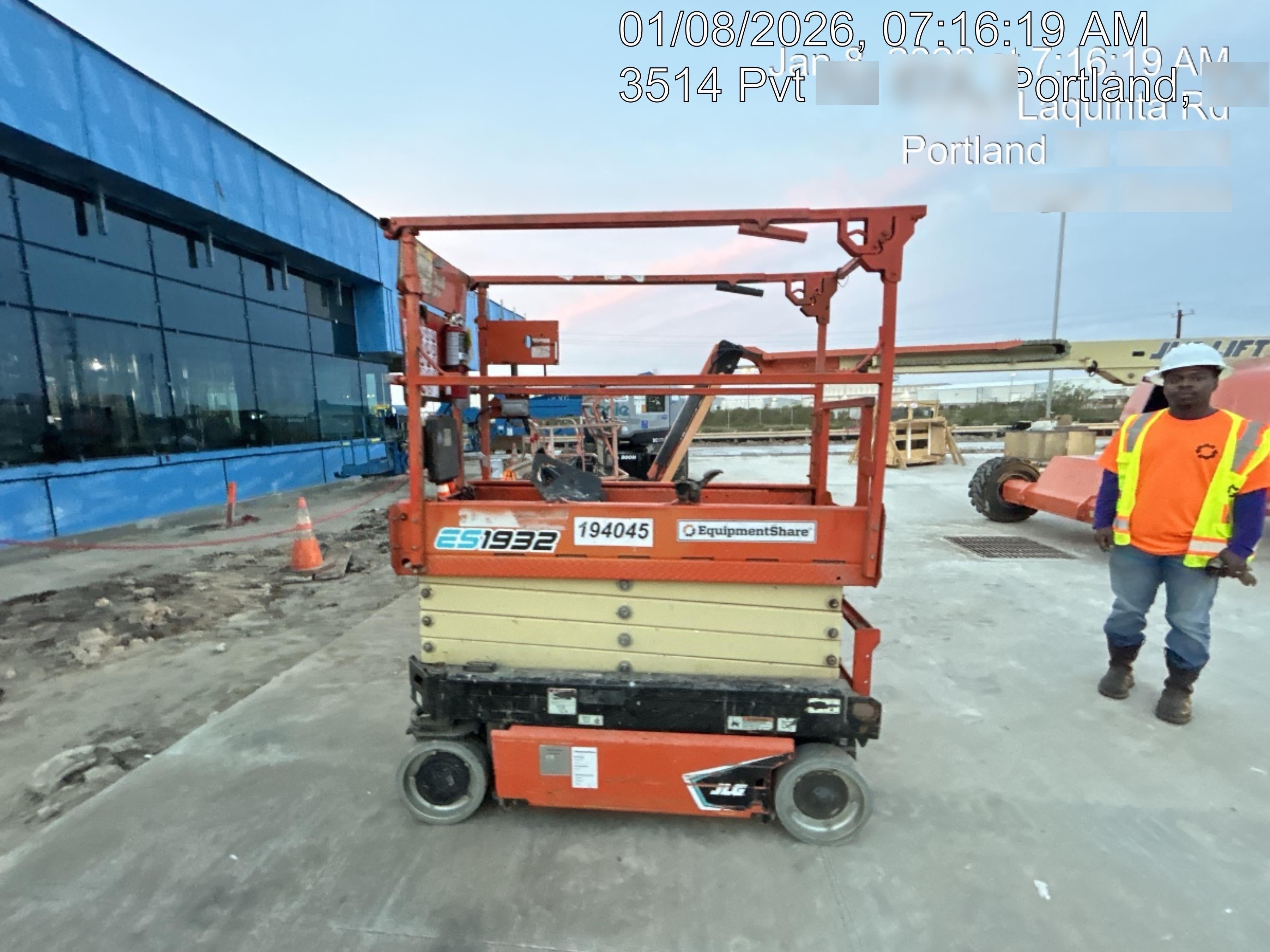 2021 JLG ES1932