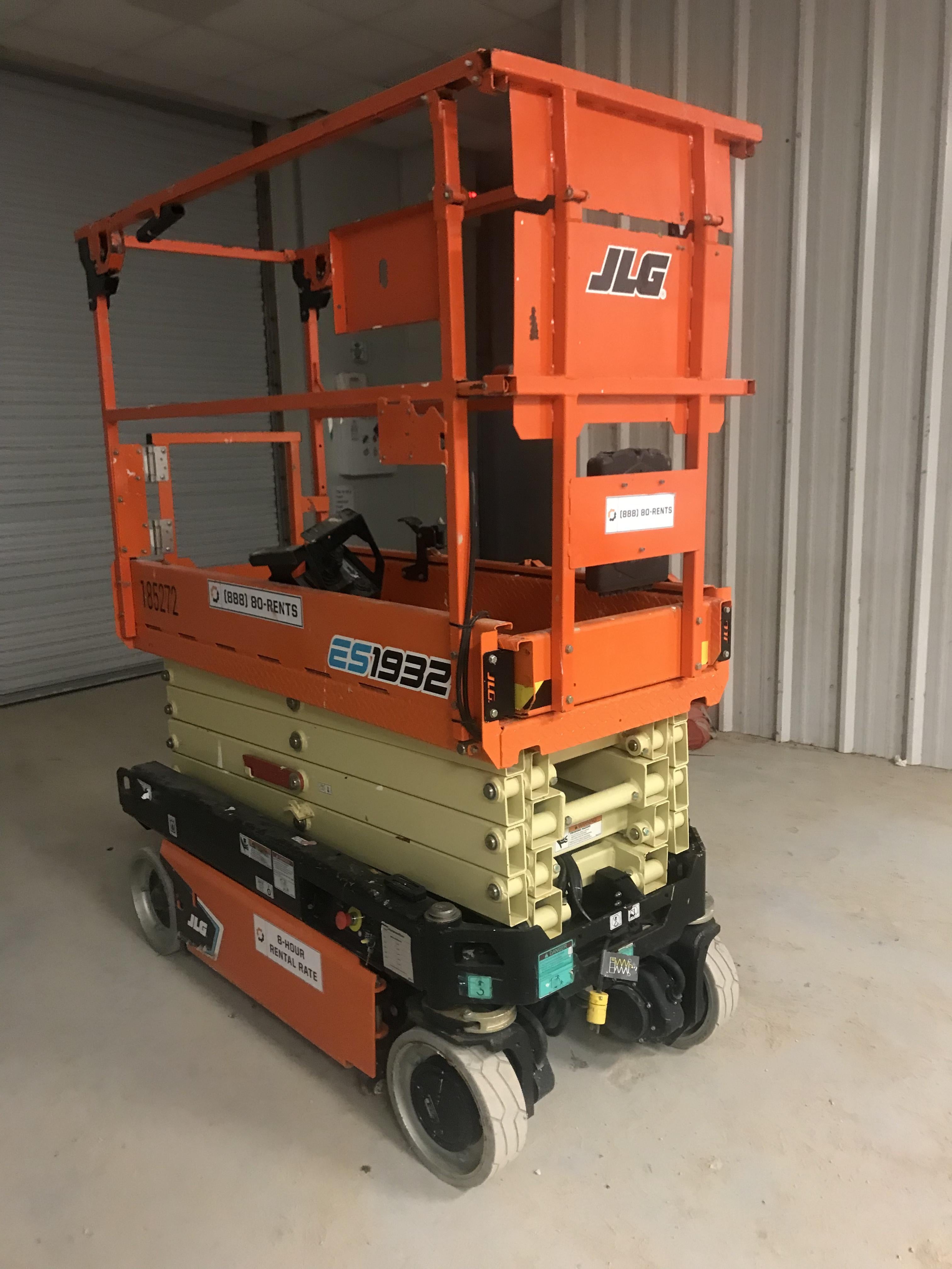 2021 JLG ES1932