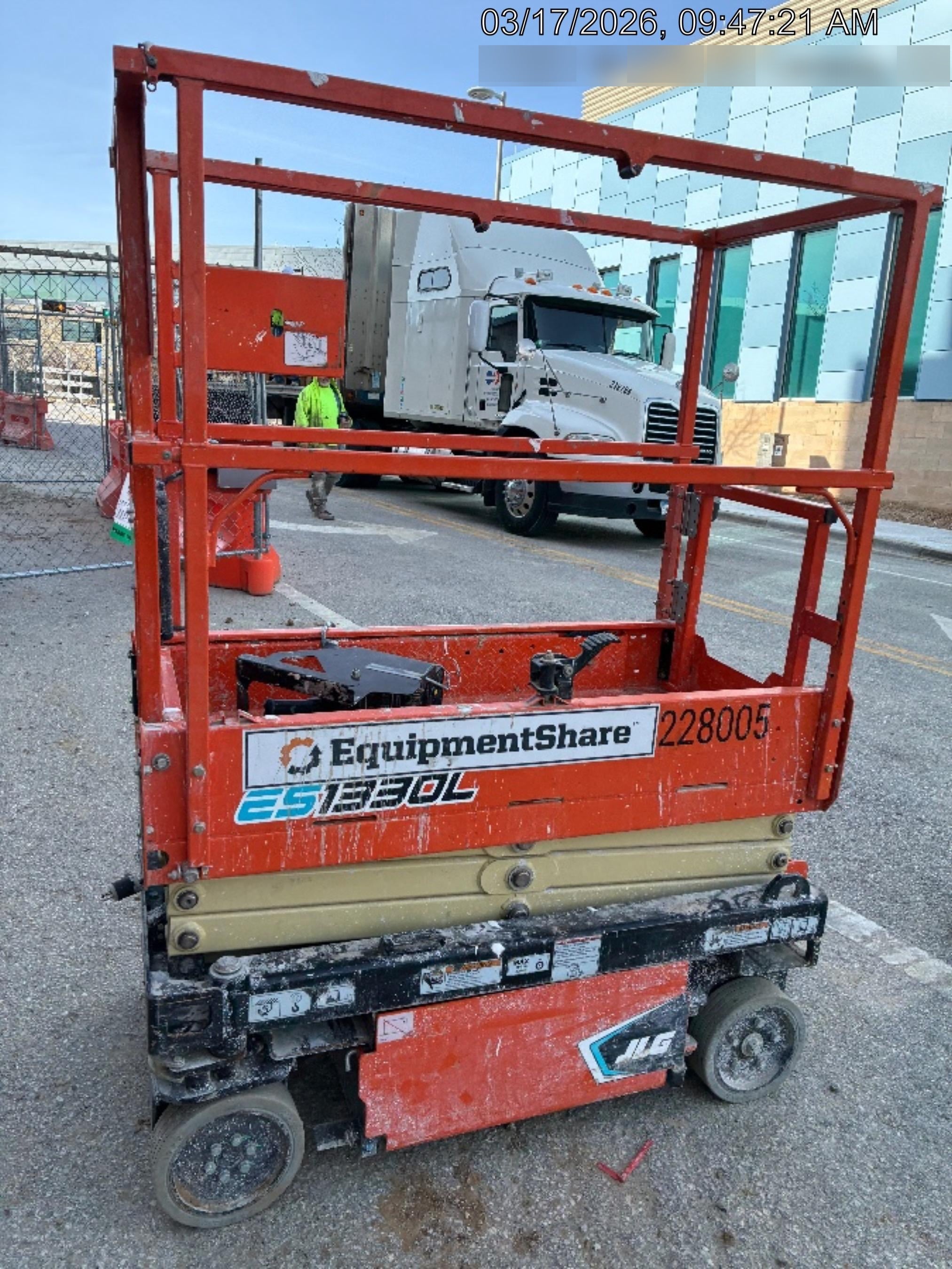 2022 JLG ES1330L