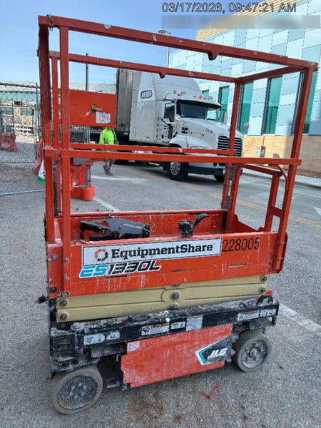 2022 JLG ES1330L