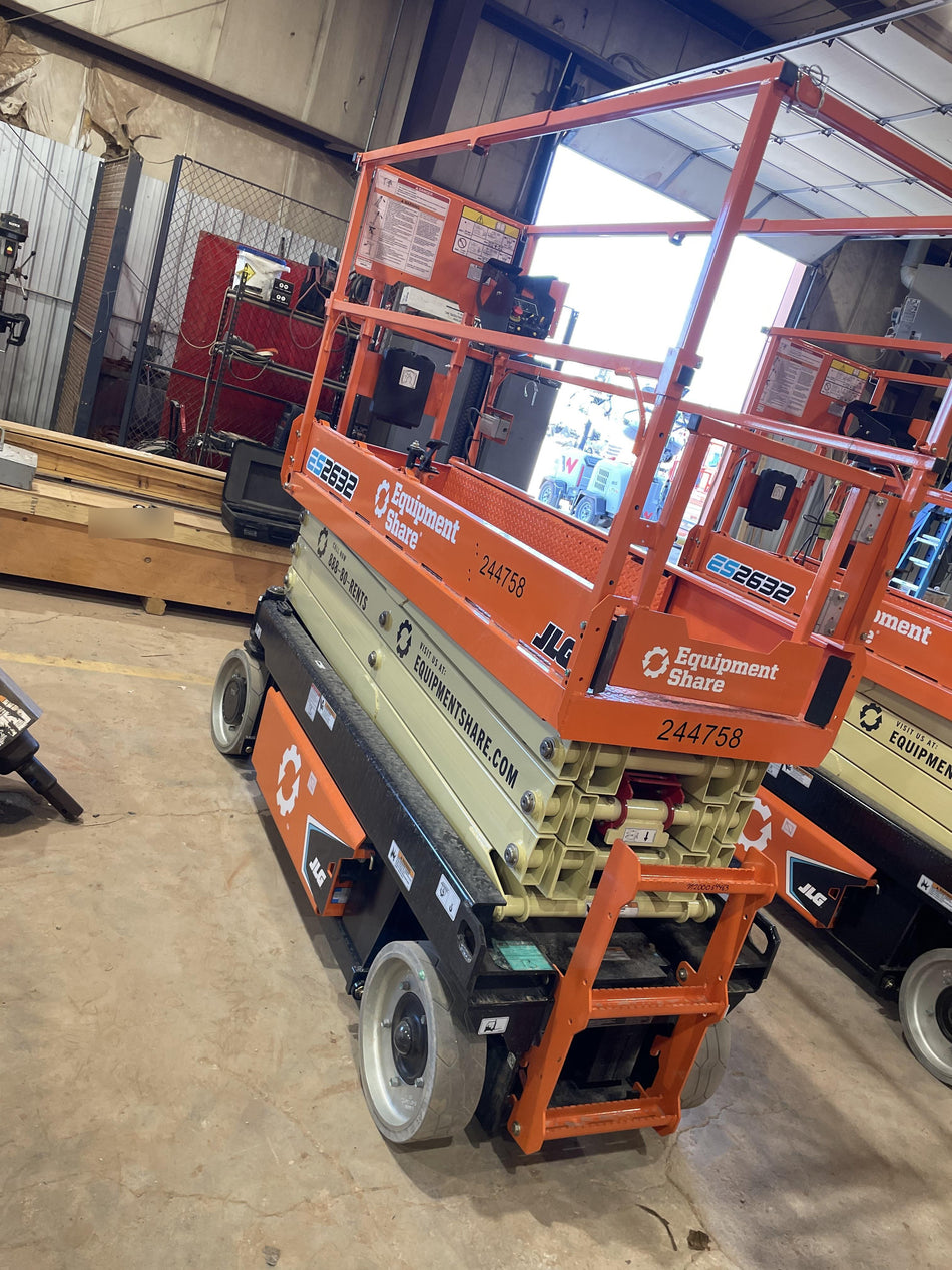 2022 JLG ES2632