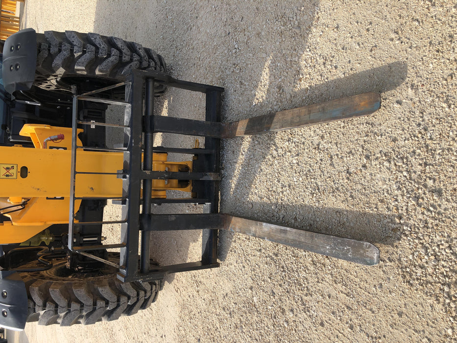 2020 JCB 506-36 Cab/Heat/Air, 74 HP, Solid Tires, STD Worklight, Beacon, Aux Hydraulics, Lifting Eye, Back up Alarm w/48" Carriage/48" Forks