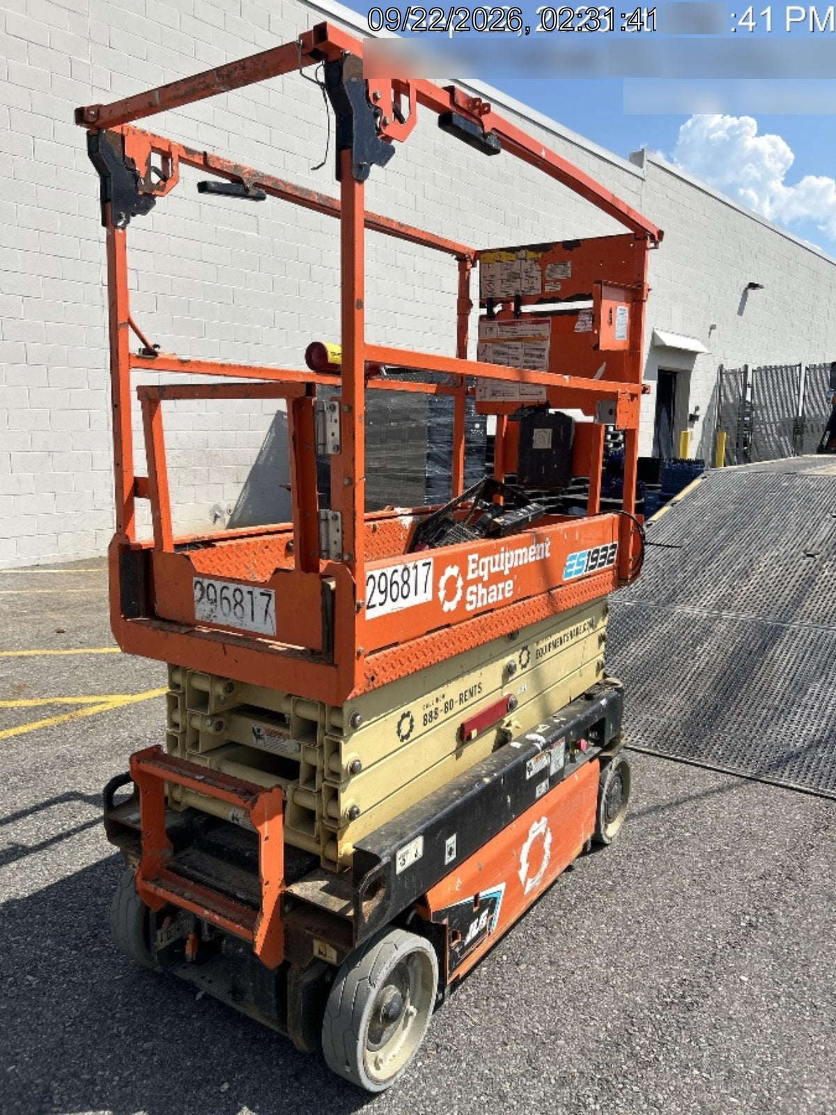 2023 JLG ES1932