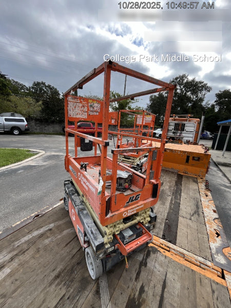 2022 JLG ES1330L