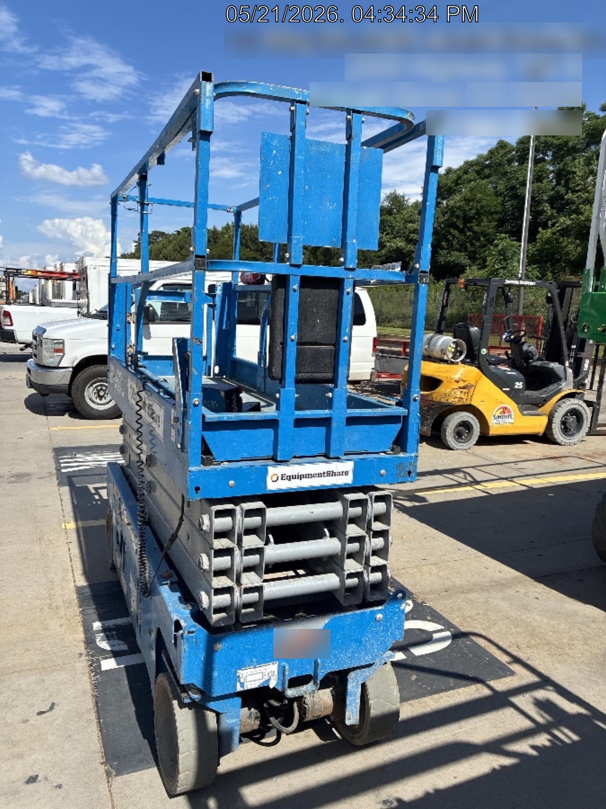 2019 Genie GS-2632 Folding rails with half height swing gate