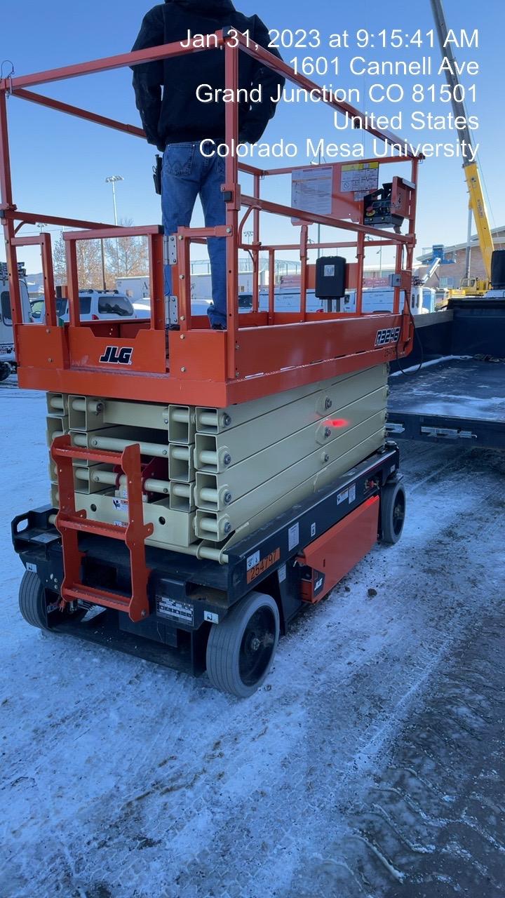 2022 JLG R3246