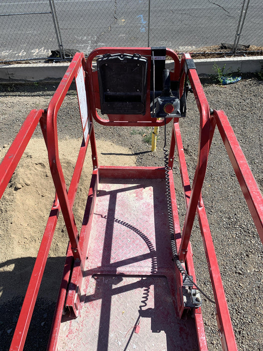 2020 MEC 1330SE Solid NM Tires, Steel Swing out Doors, LCS, Beacon, 900W Invertor