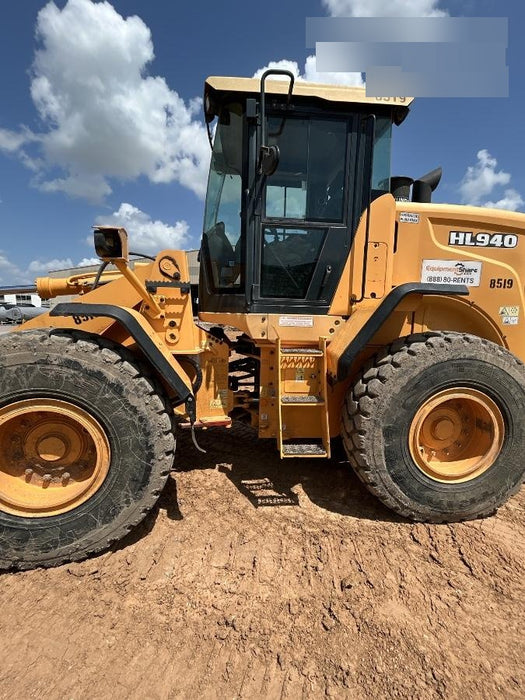 2018 Hyundai HL940 HL 940 Wheel loader, Werk Brau JRB quick coupler, 2.5 yd bucket, and Forks