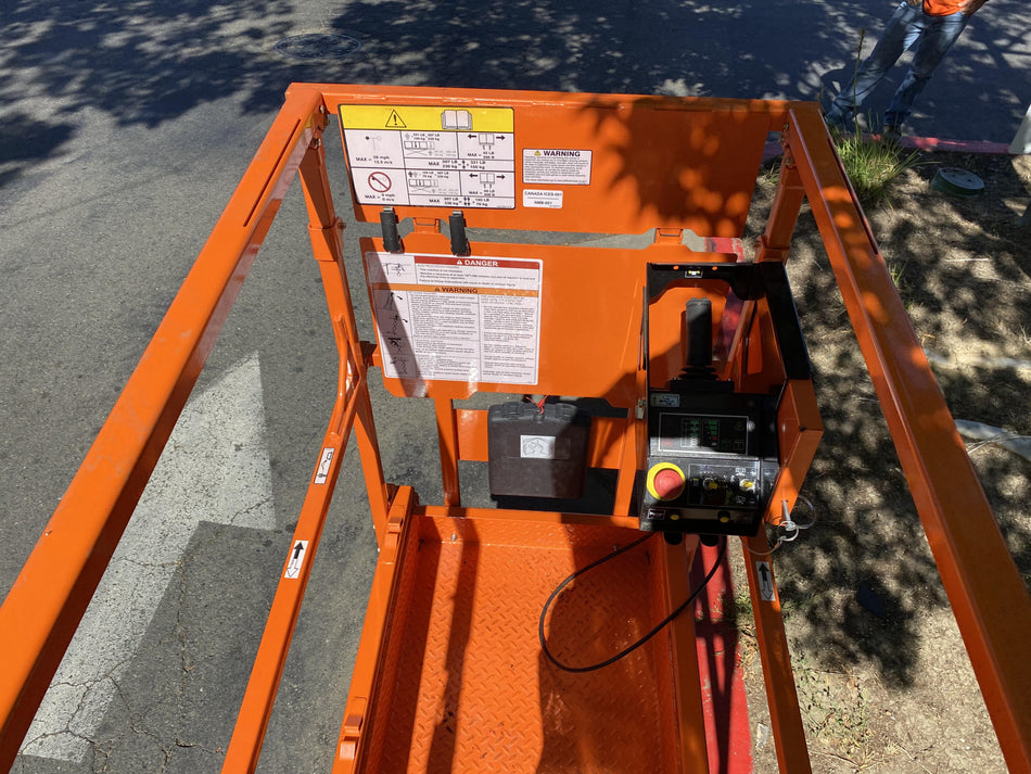 2022 JLG ES1932