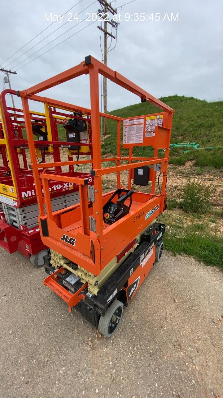 2022 JLG ES1330L