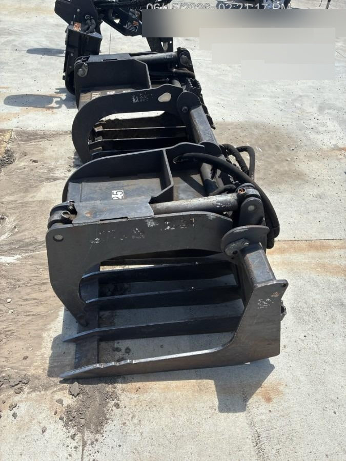 2015 CASE Grapple Bucket Skid Steer - Case