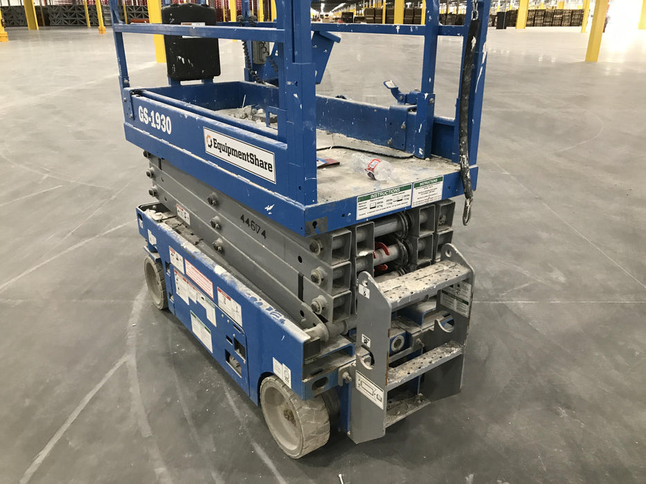 2019 Genie GS-1930 Fixed rails with chain Entry