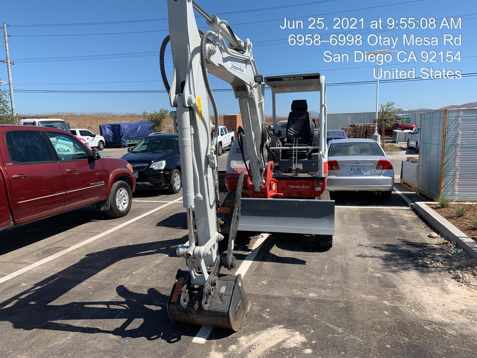 2021 TAKEUCHI TB250-2
