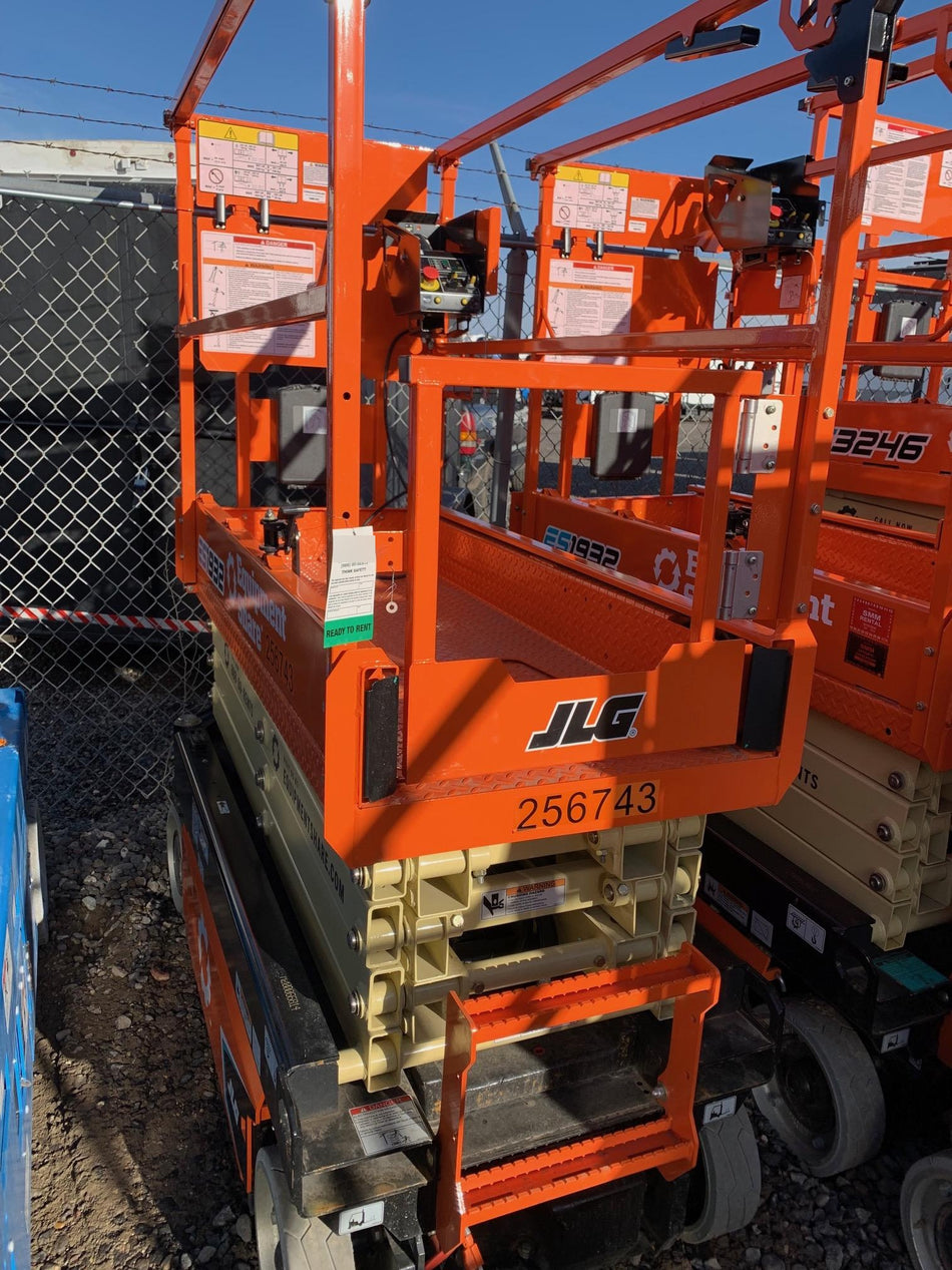 2022 JLG ES1932