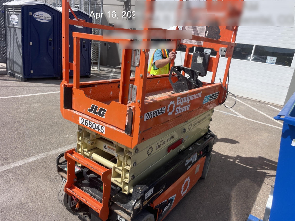 2022 JLG ES1932