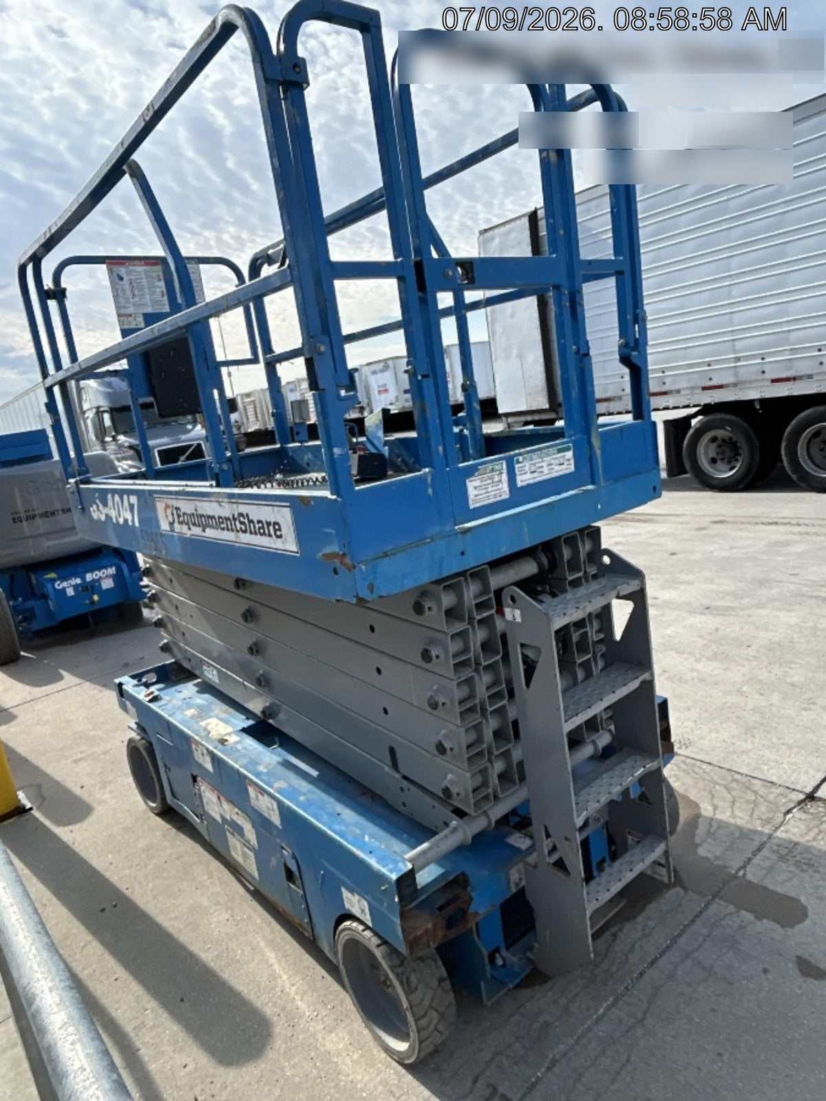 2019 Genie GS-4047 Folding rails with half height swing gate