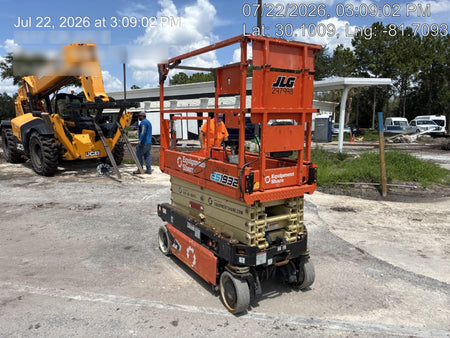 2023 JLG ES1932
