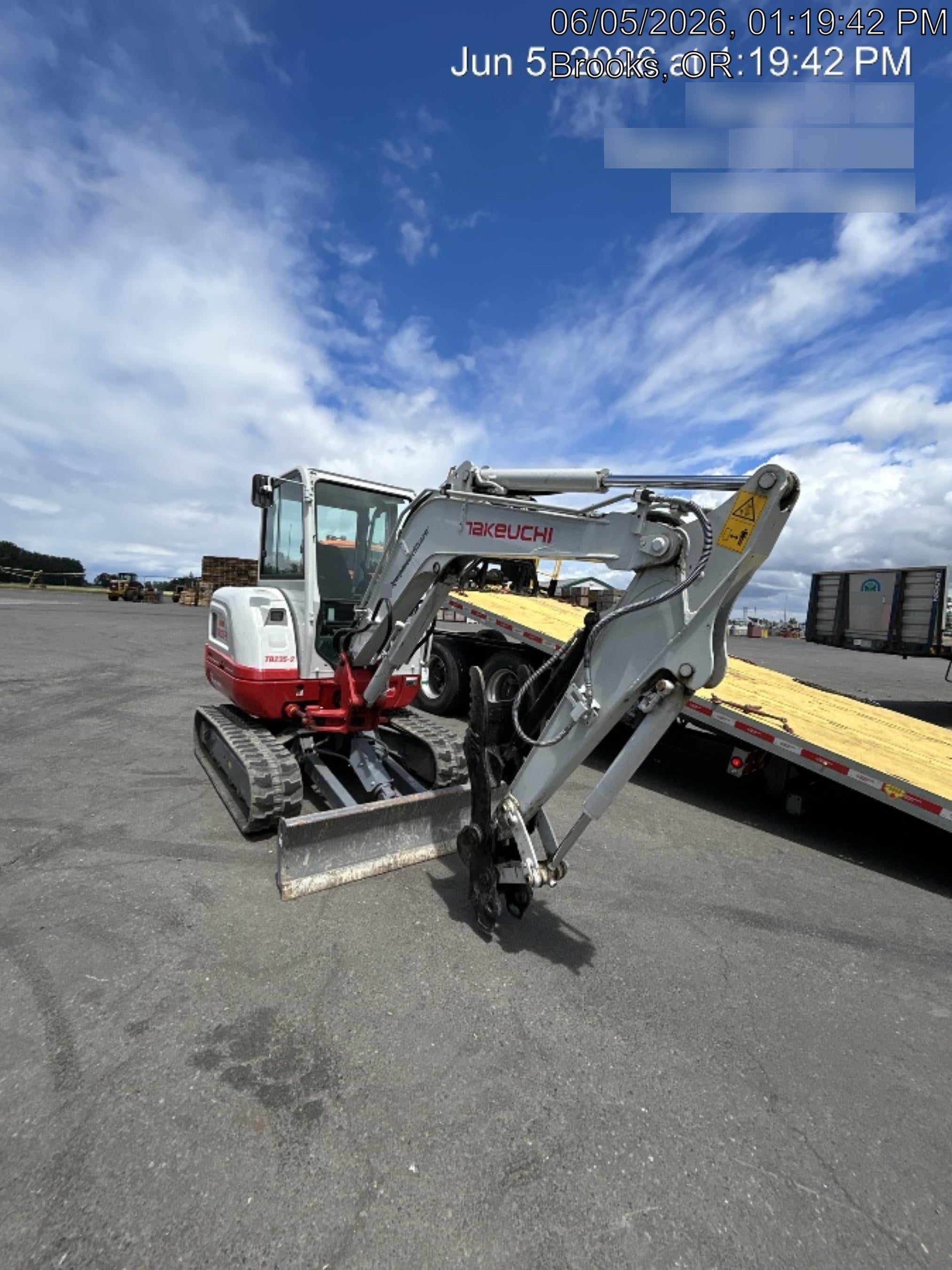 2025 TAKEUCHI TB235-2CR