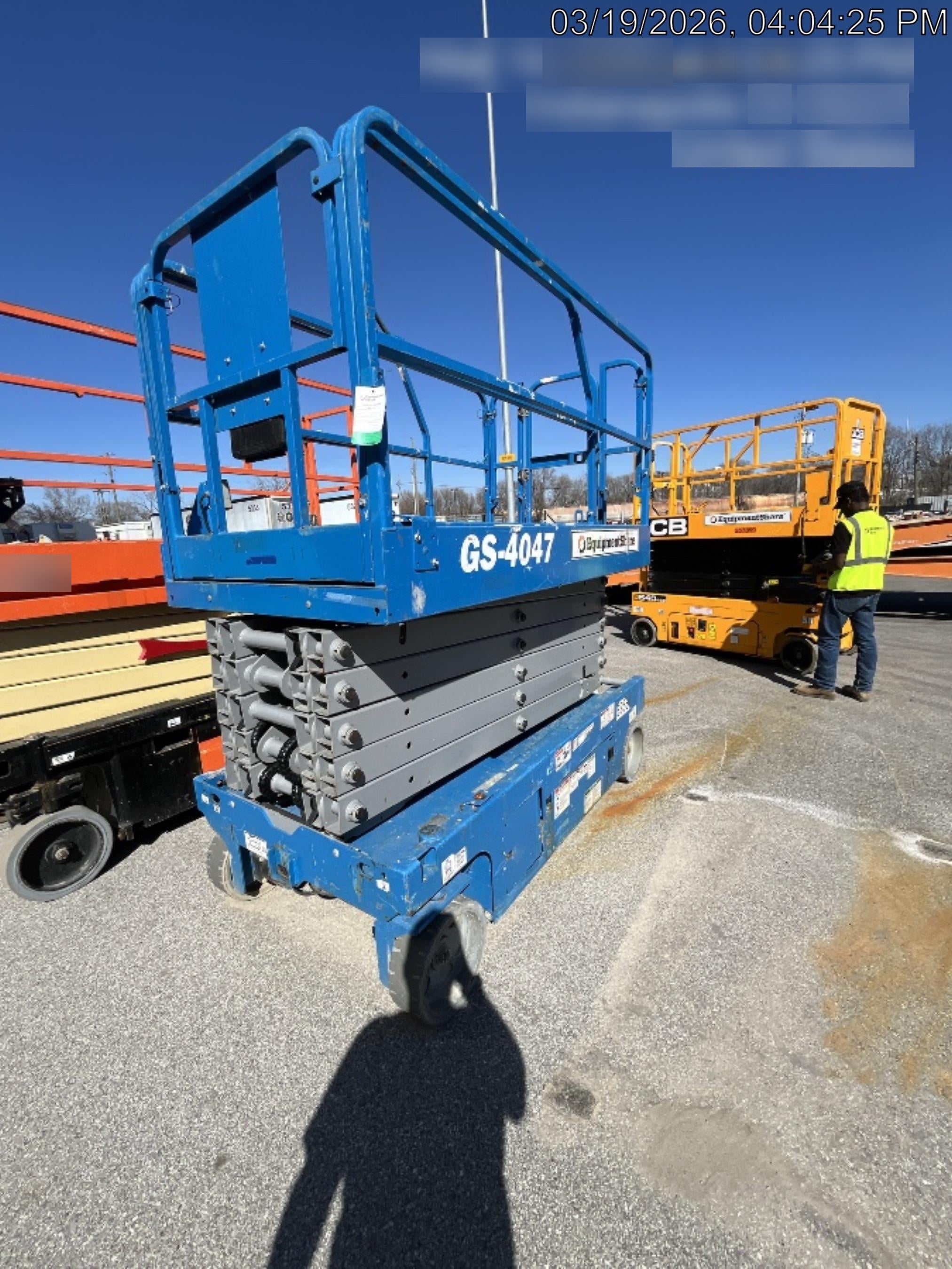 2019 Genie GS-4047 Folding rails with half height swing gate