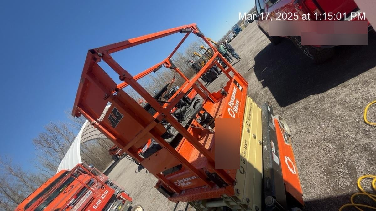 2022 JLG ES1932