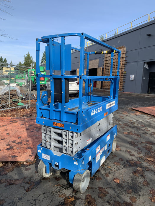 2020 Genie GS-1930 Solid Non Marking Tires, Beacon, Folding rails with half height swing gate, 800W Inverter