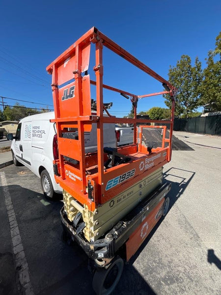 2022 JLG ES1932