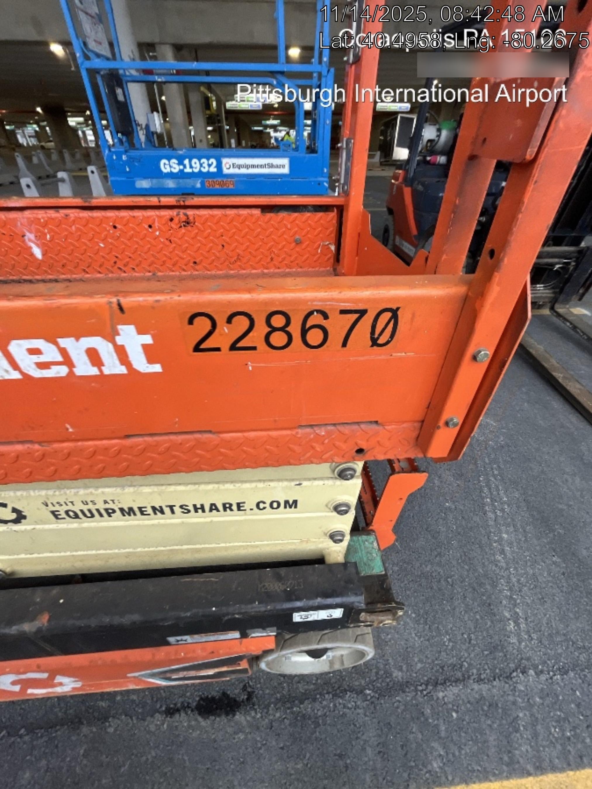 2022 JLG ES1932